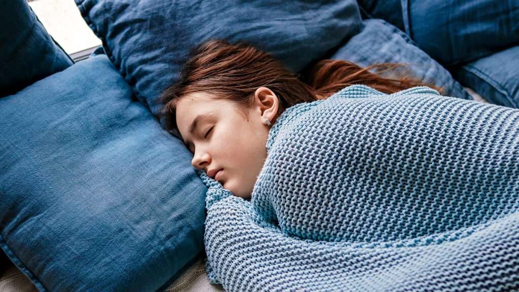 What You Should Know About Oversleeping, Plus 5 Tips for Better Sleep